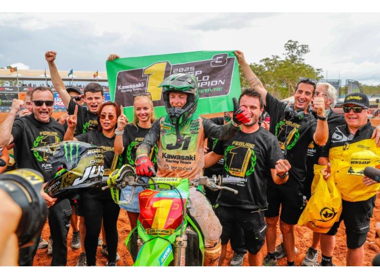 Romain Febvre et Kawasaki champions du monde MXGP 2025